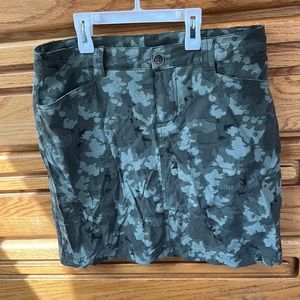 Eddie Bauer Camo stretch skort, size 2